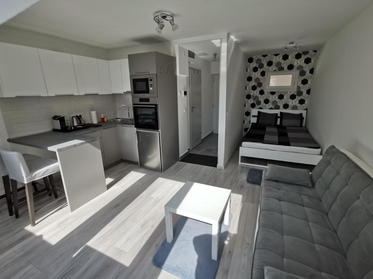 Antracit Apartman - Free Parking Pécs Exteriör bild