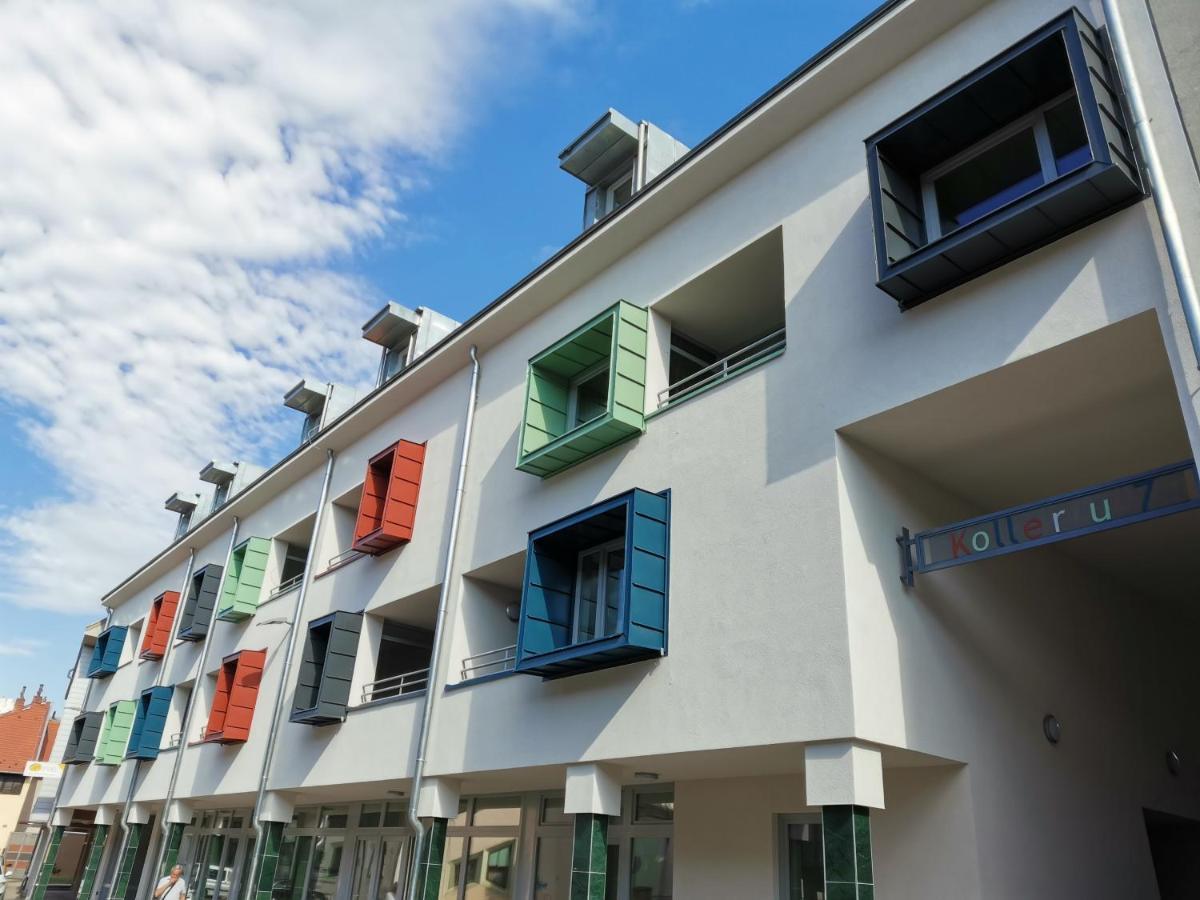 Antracit Apartman - Free Parking Pécs Exteriör bild
